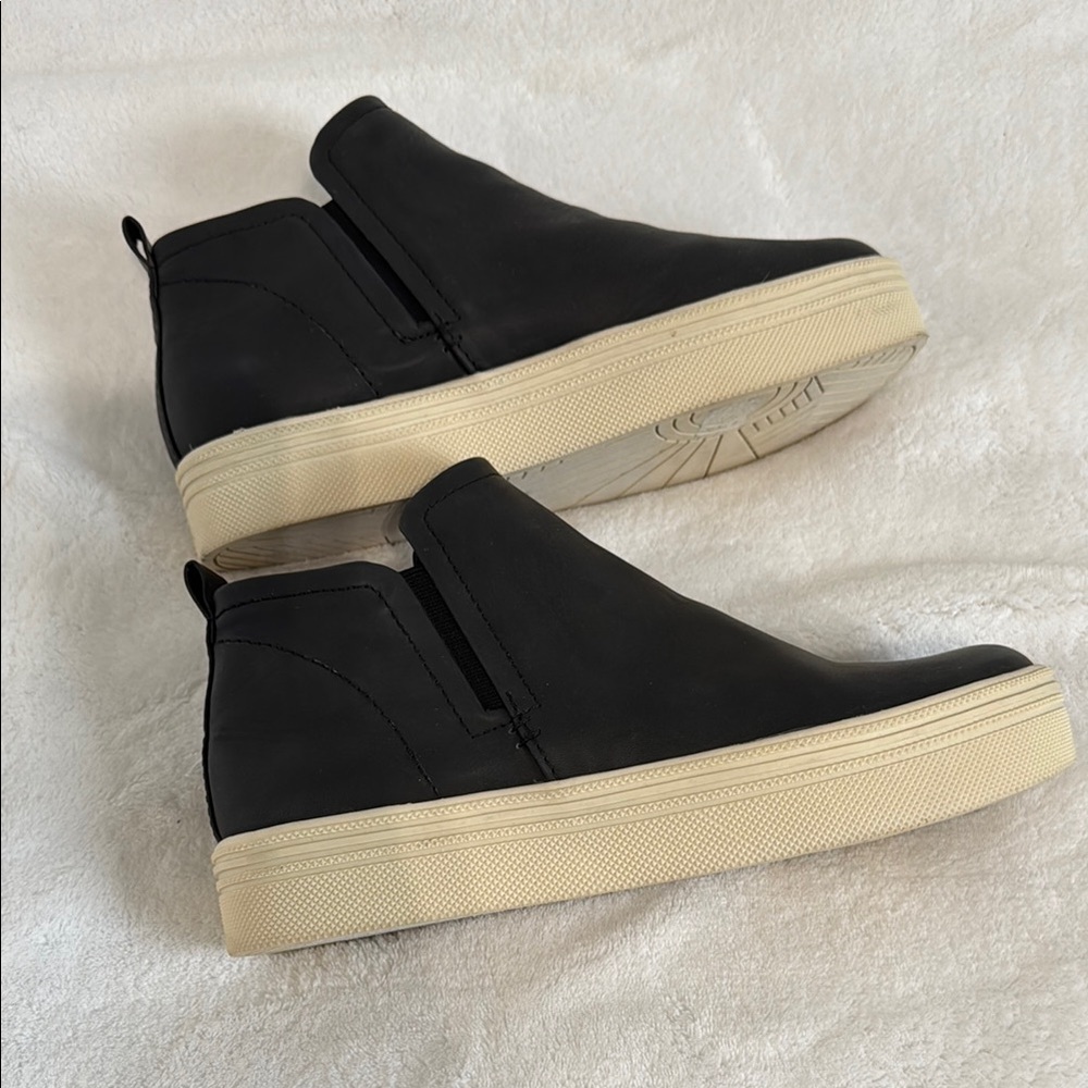 Dolce Vita “Tasha” Leather Sneakers | Navy | Size 8.5 | NWOT